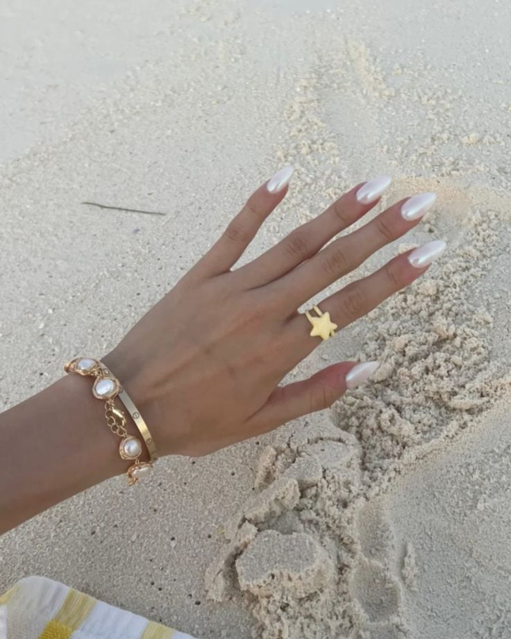 Glazed Donut Nails in White