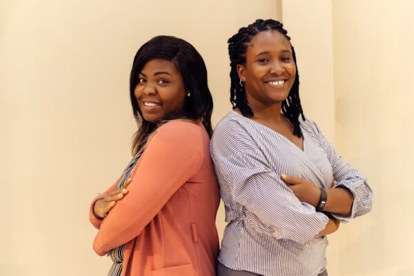 From Extra Volume to Full Coverage: How Hair Extensions, Wigs, and Toppers Work Together